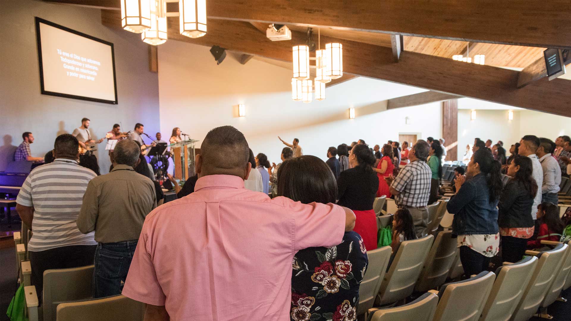 Christian leaders need Bible as foundation, Hispanics told