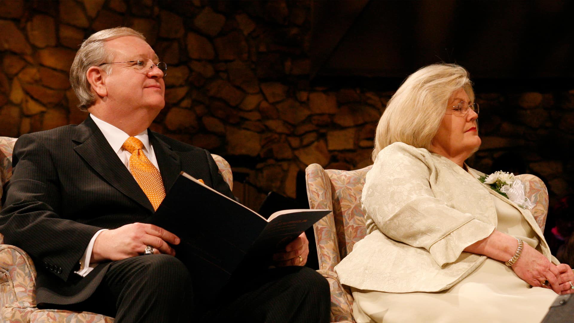 Dotación establecida en honor a Milton y Gloria Hollifield