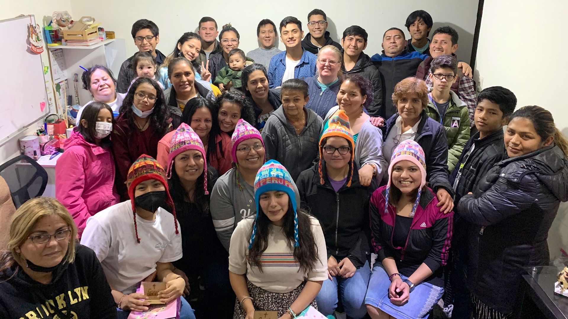 Mujeres hispanas se embarcan en un viaje misionero transformador a Perú