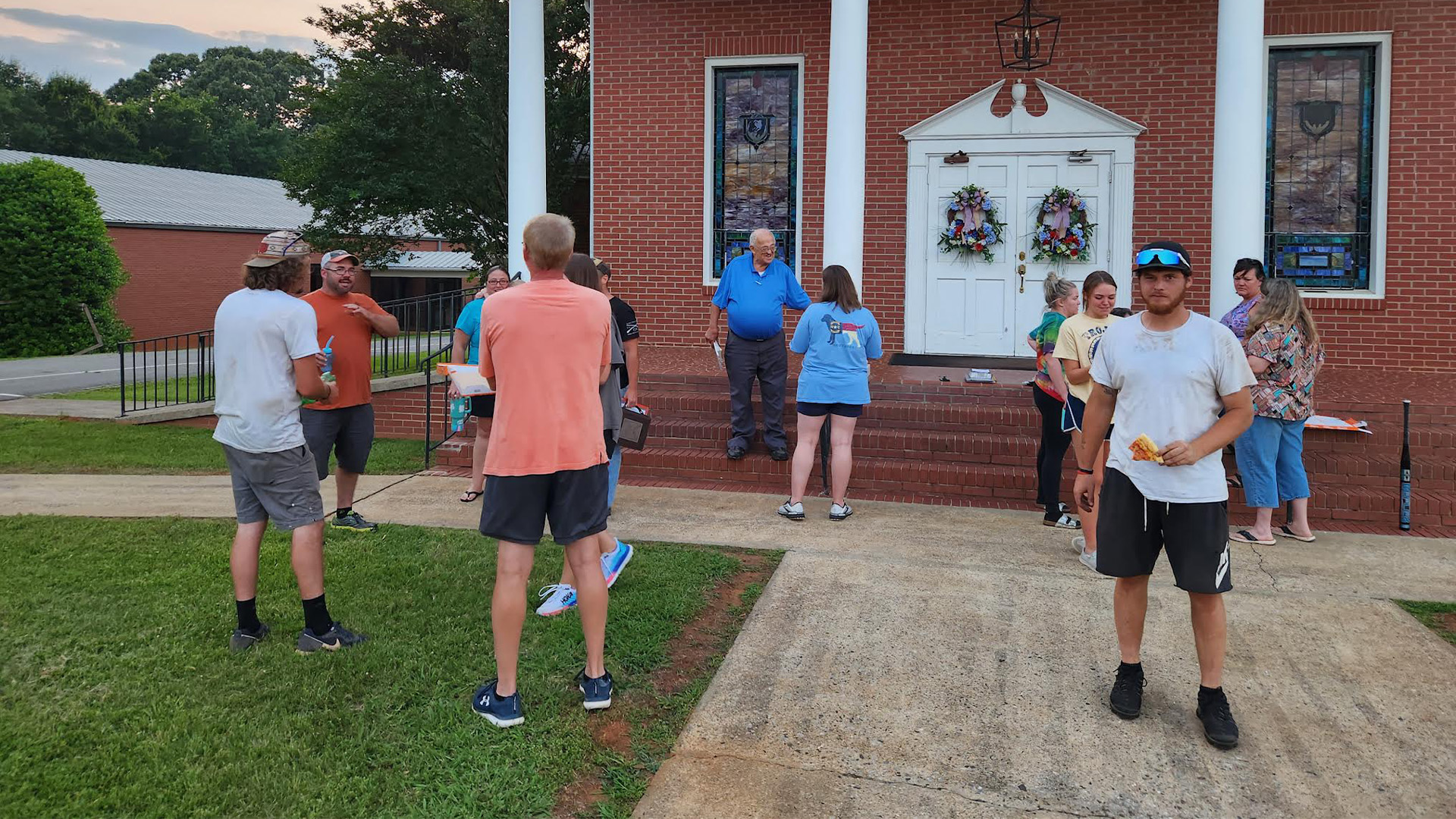 La revitalización trae renacimiento y servicio a la iglesia del condado de Cleveland