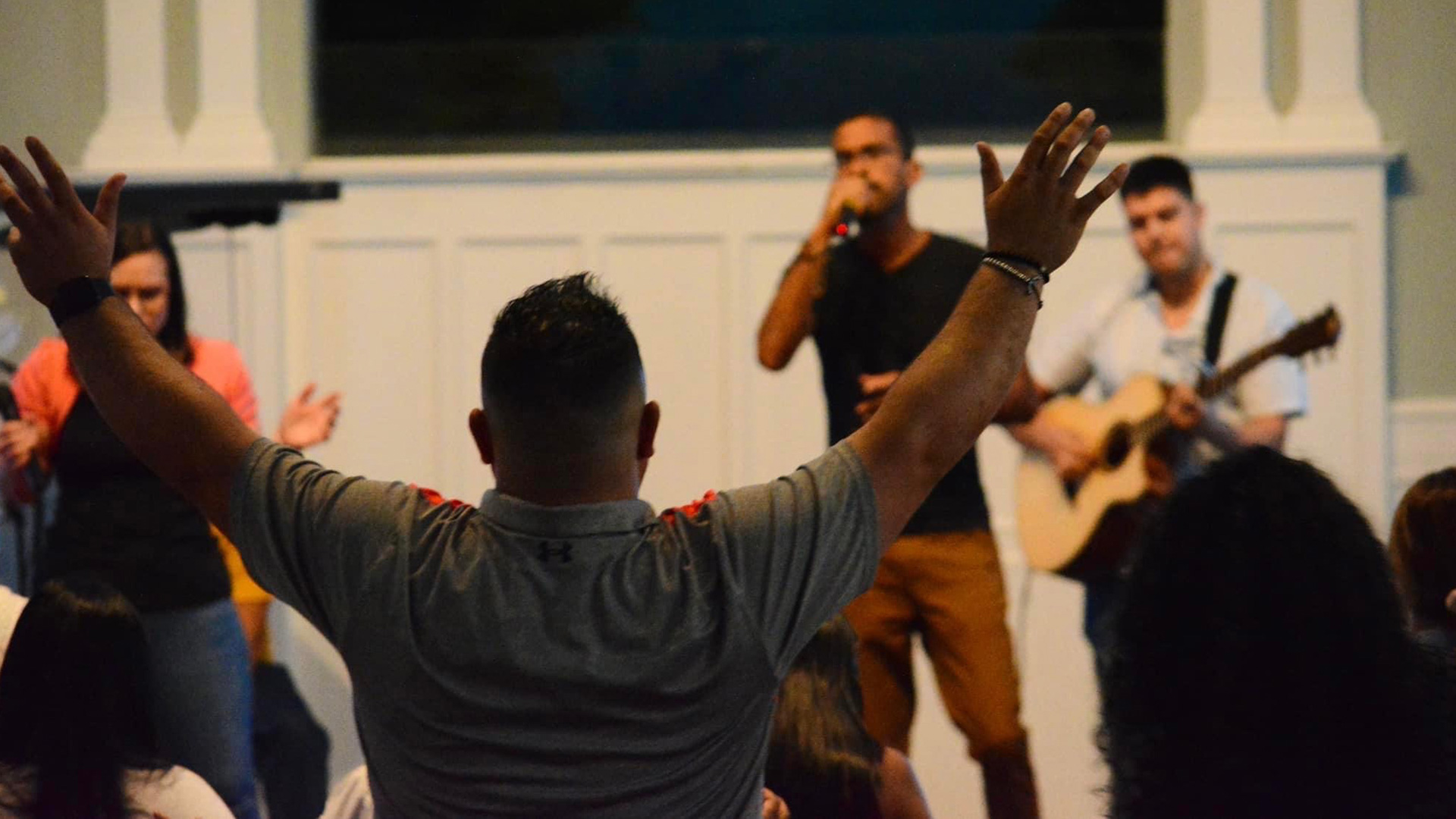 ‘Spanglish’ church plant crosses cultural, generational divides
