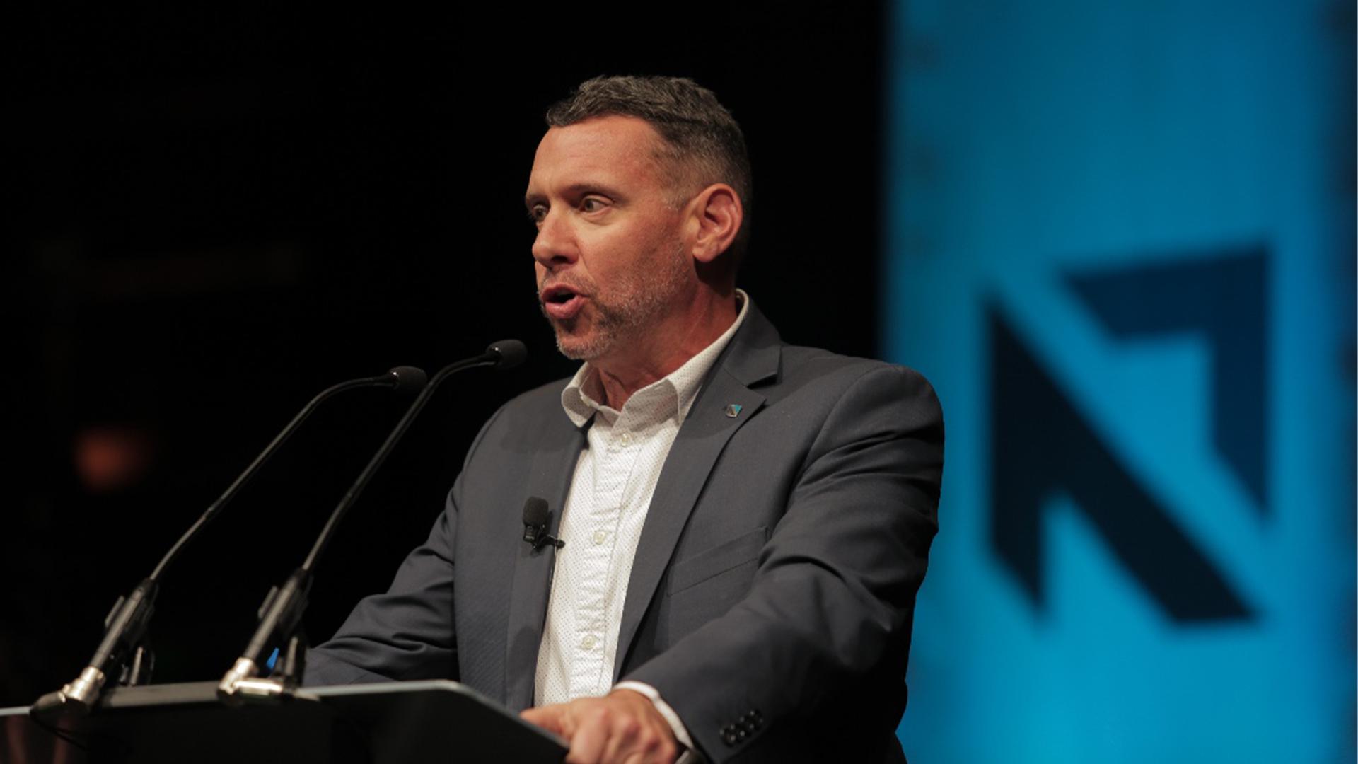 Unzicker pide a los bautistas de Carolina del Norte que «sirvan a la NC» durante su discurso en la reunión anual